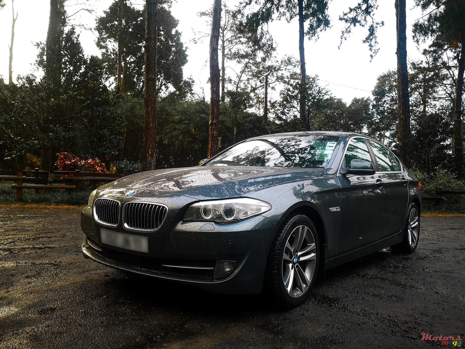 2011' BMW 523 photo #5