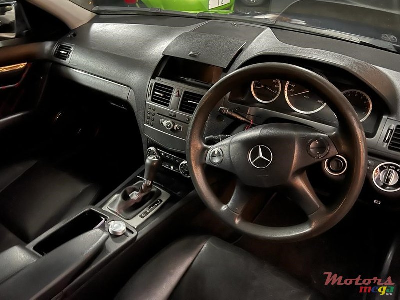 2010' Mercedes-Benz C-Class photo #5