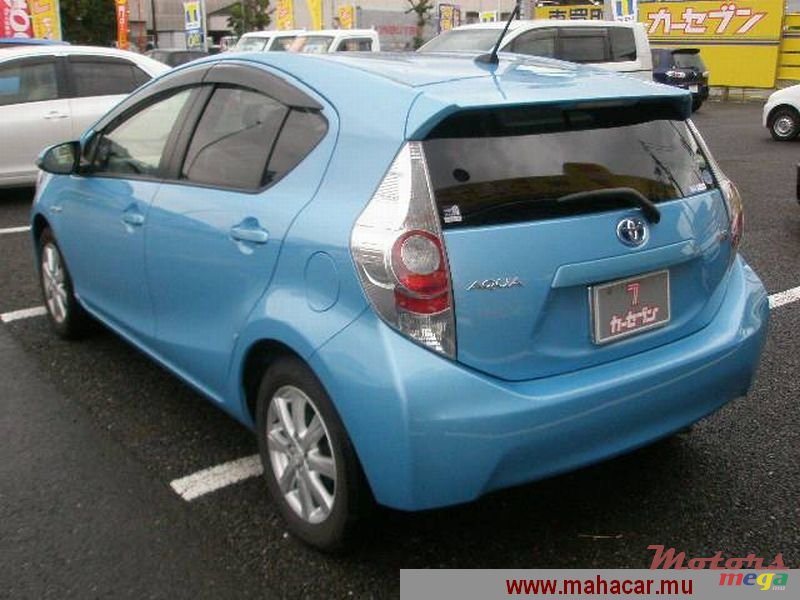 2012' Toyota Aqua Hybrid photo #6