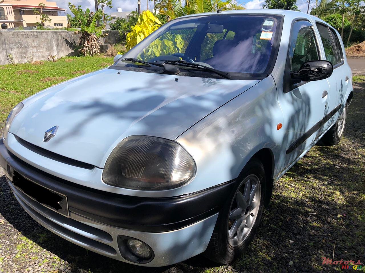 2002' Renault Clio photo #4