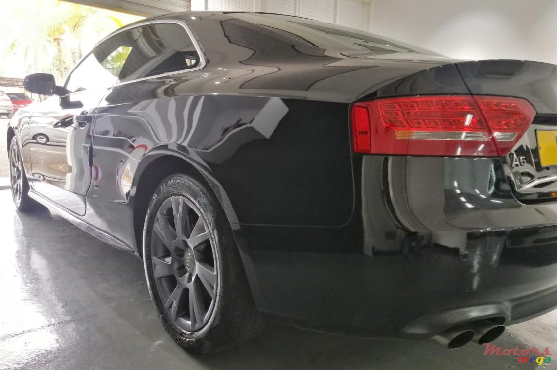 2011' Audi A5 Coupe photo #4