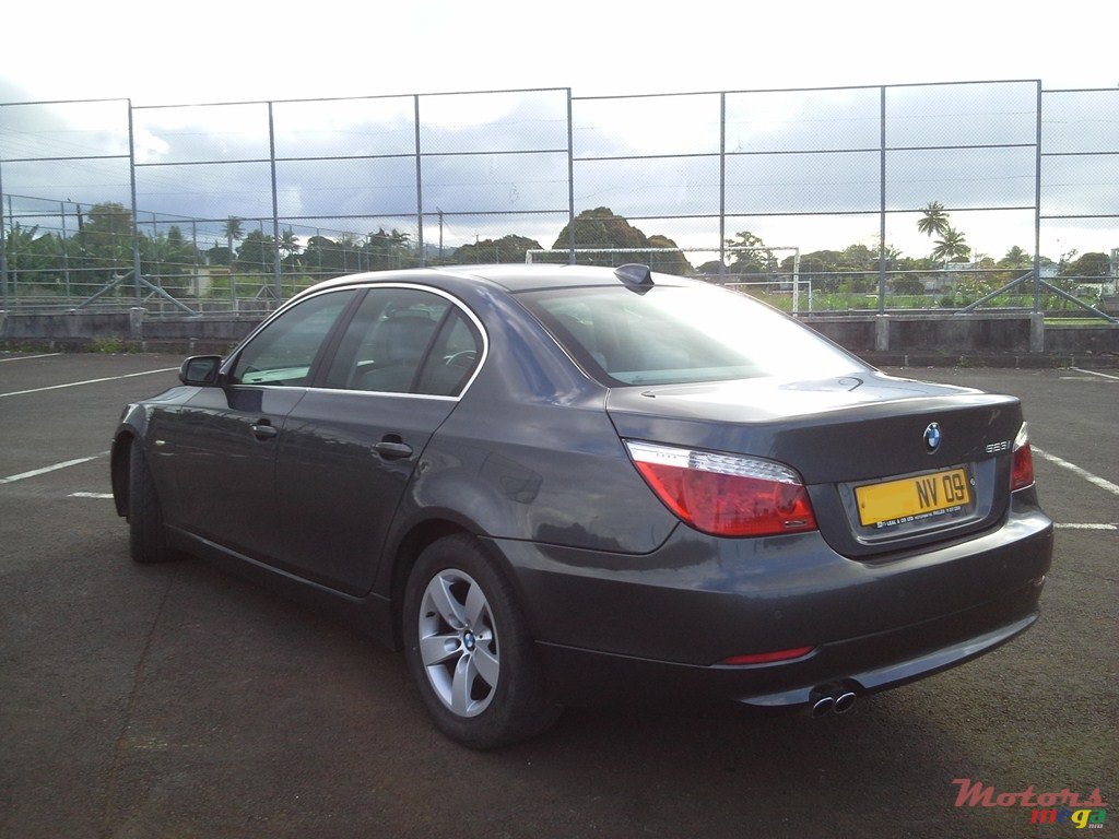 2009' BMW 523 photo #4