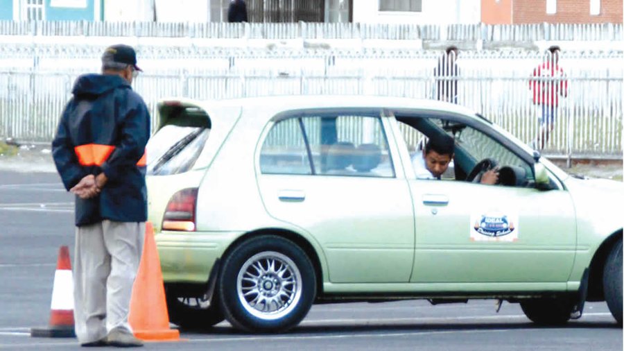 Auto-écoles et instructeurs : suspension temporaire des nouvelles licences
