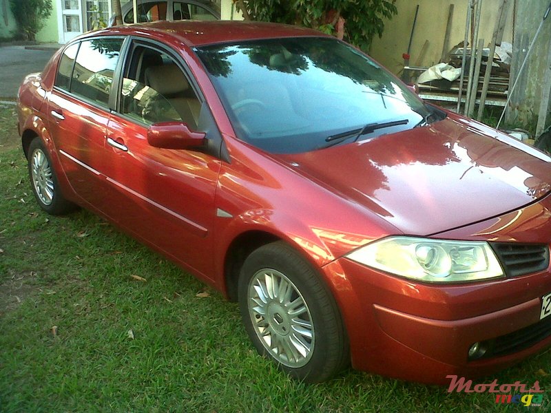 2007' Renault Megane photo #1