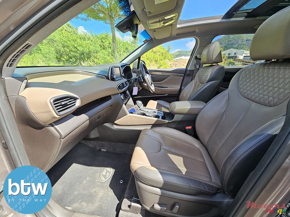 2018' Hyundai Santa Fe photo #6