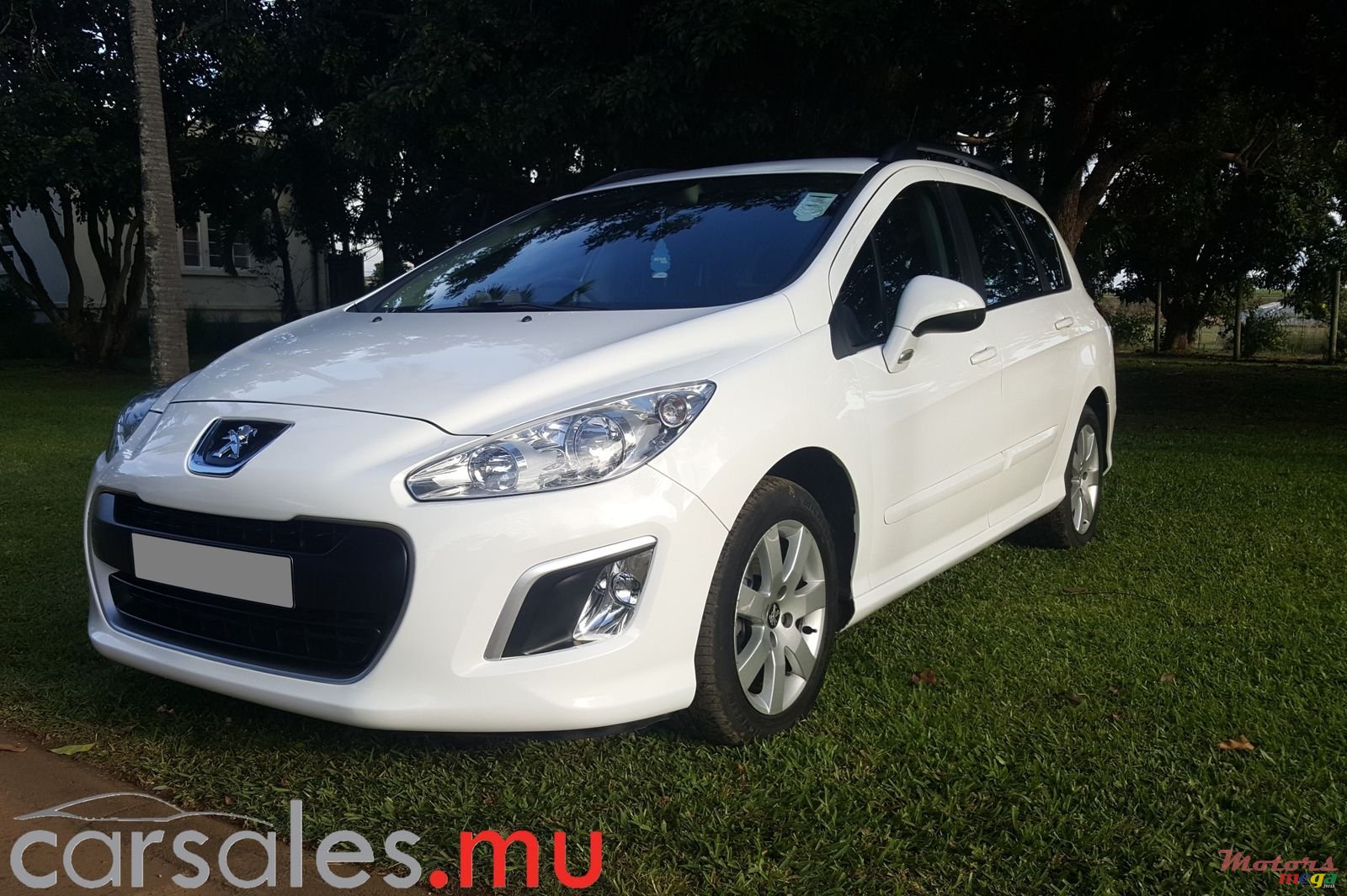 2013' Peugeot 308 Break photo #1