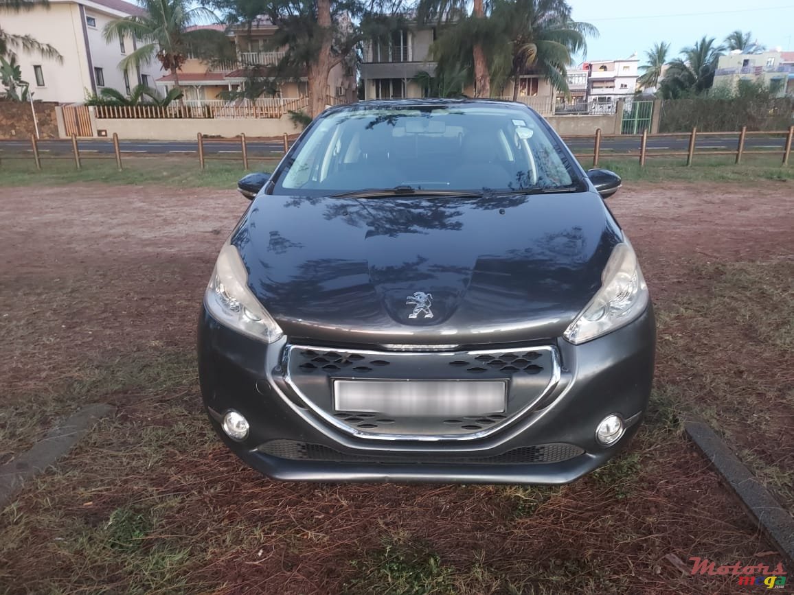 2014' Peugeot 208 photo #1