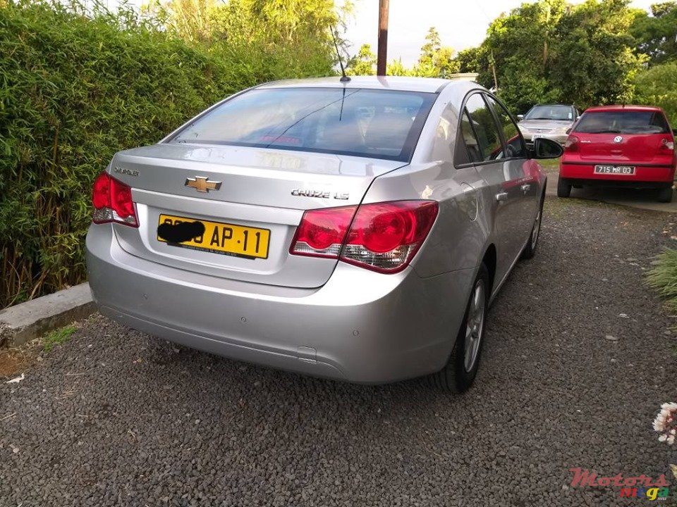 2011' Chevrolet Cruze 1500cc Manual photo #2