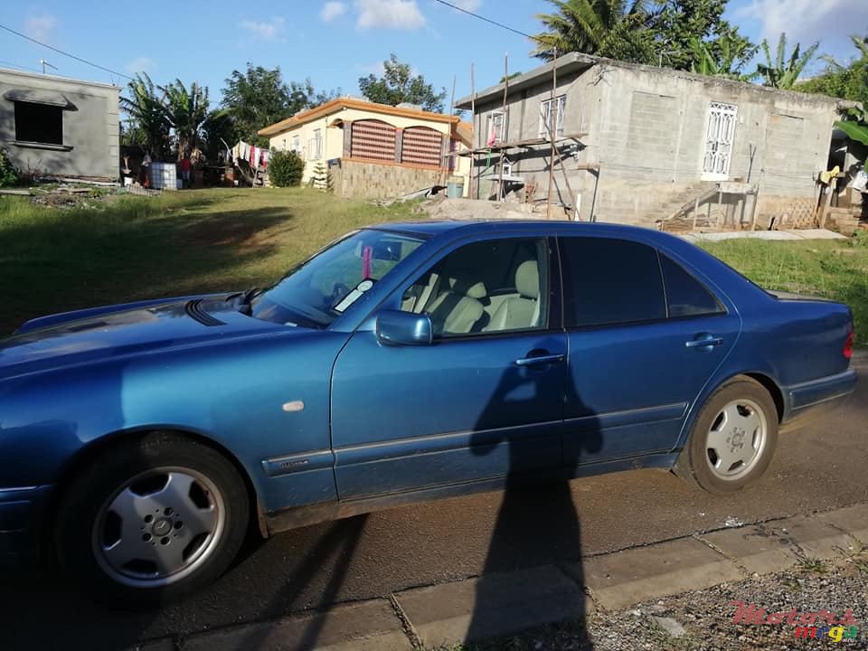 1998' Mercedes-Benz 230E photo #4