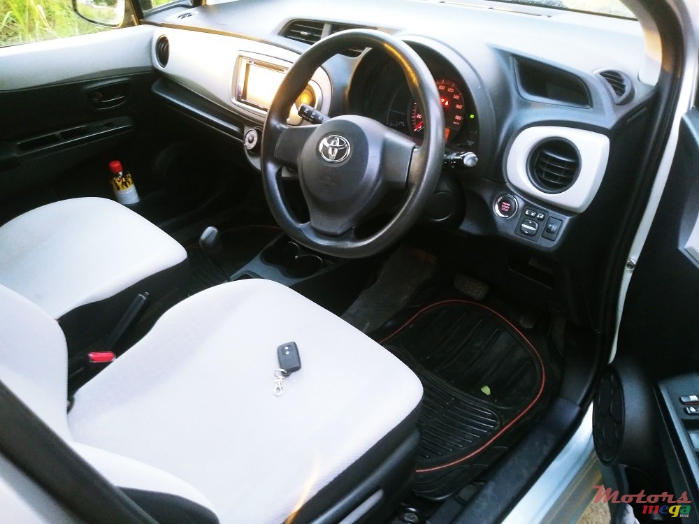 2011' Toyota Vitz 1300 photo #5