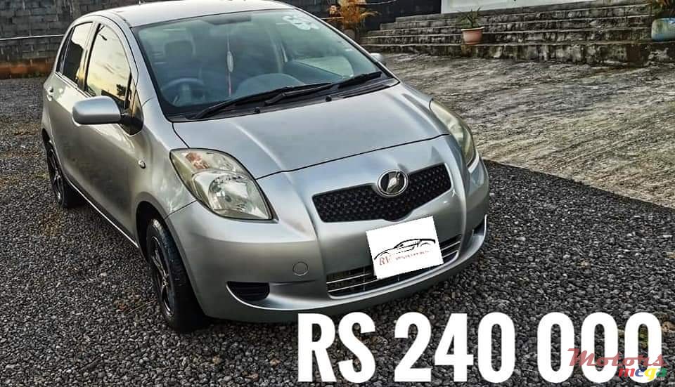 2006' Toyota Vitz photo #2