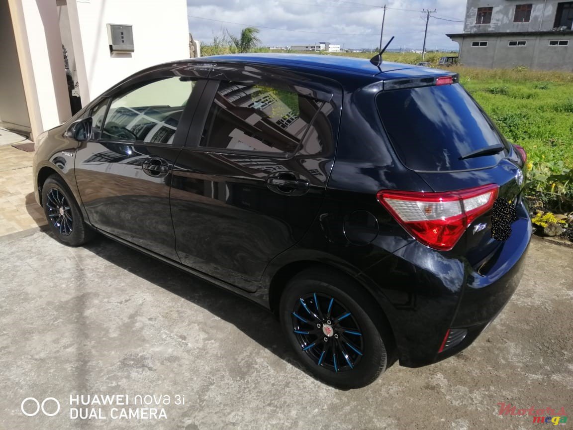 2017' Toyota Vitz photo #1