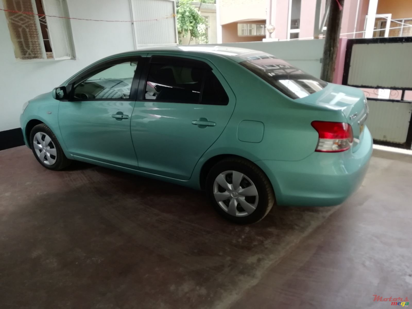 2007' Toyota Belta photo #3