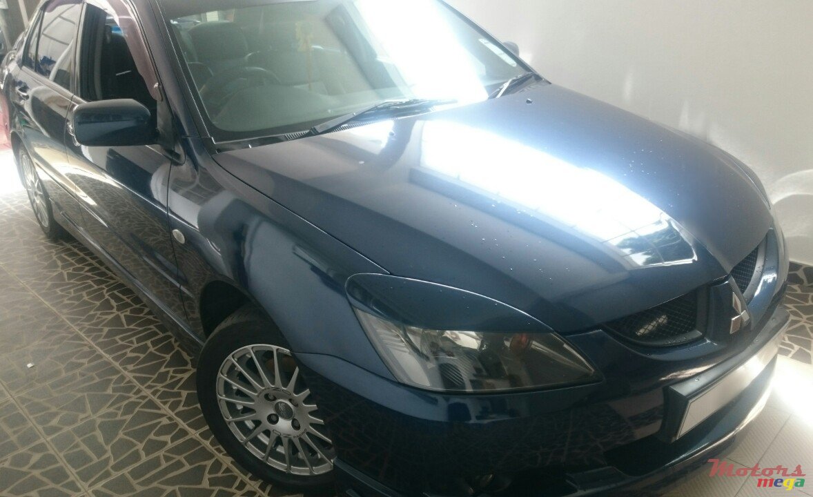 2004' Mitsubishi Lancer photo #3