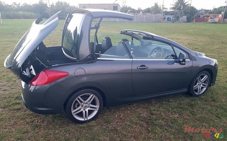 2011' Peugeot 308 Convertible photo #2