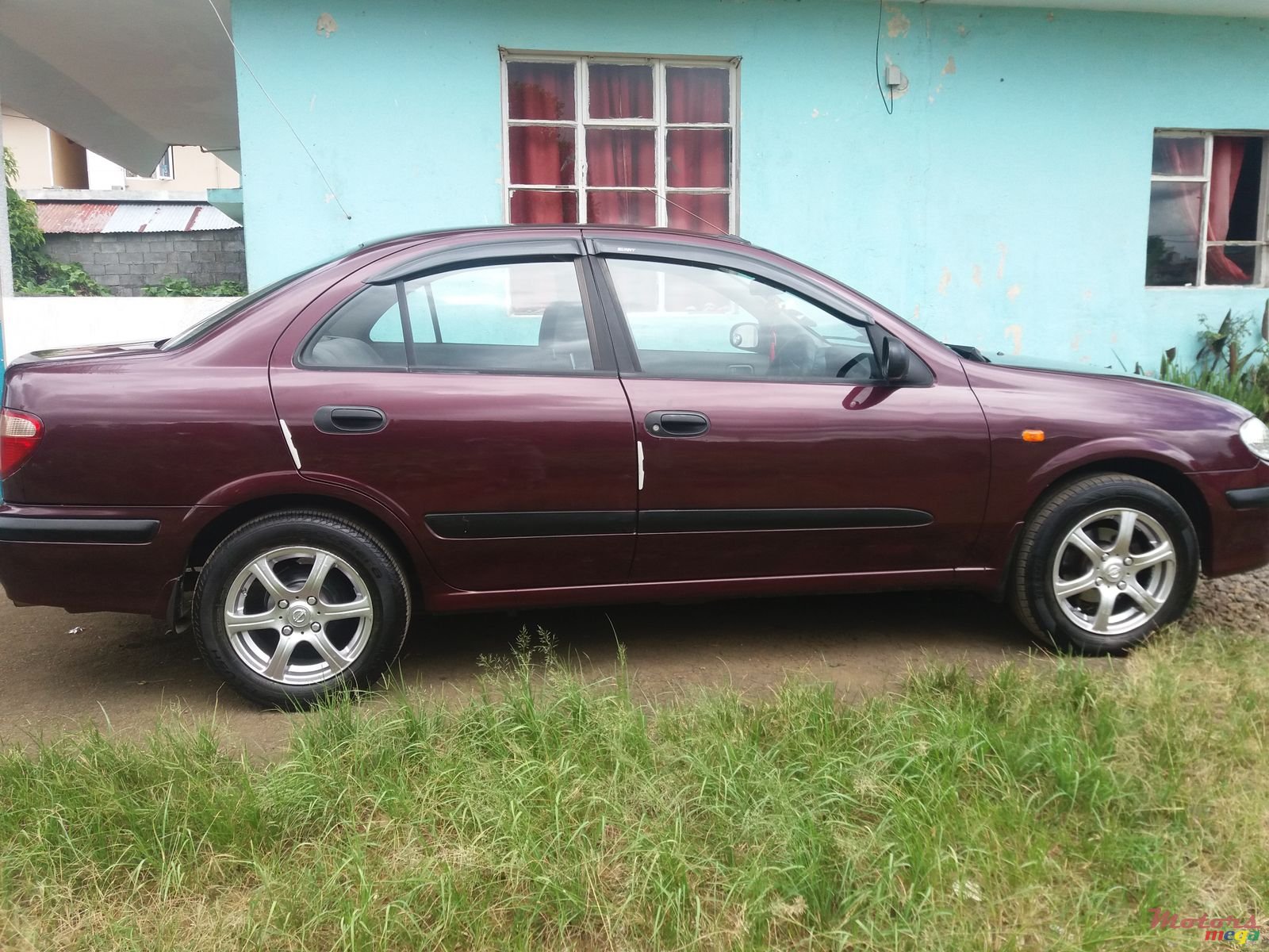 2001' Nissan Almera photo #3