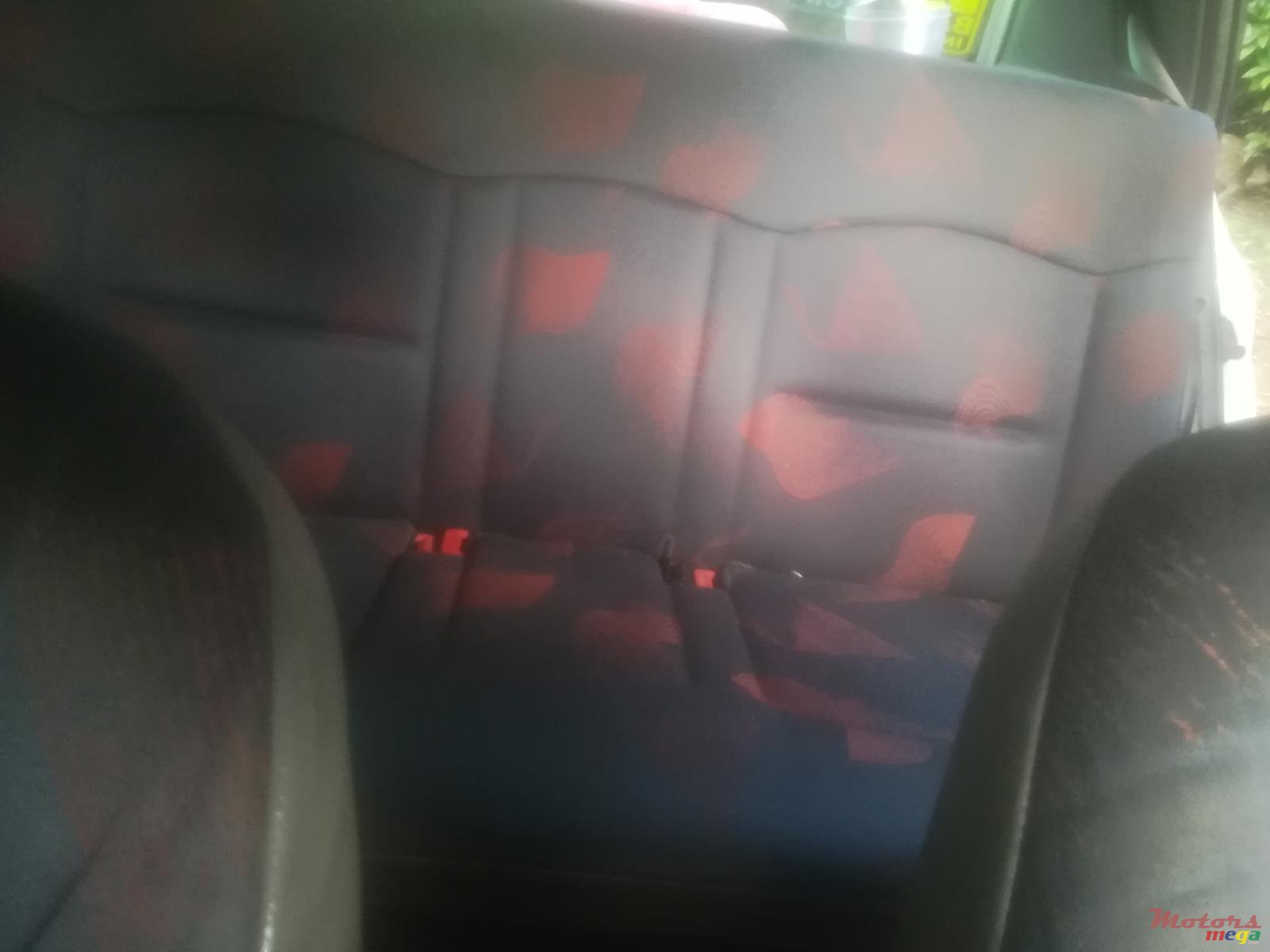 2001' Renault Clio photo #1