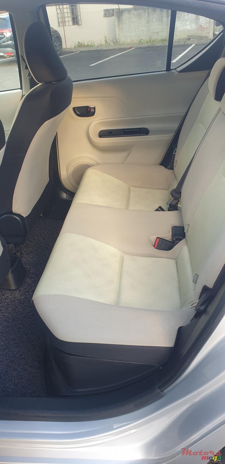 2012' Toyota Aqua photo #7