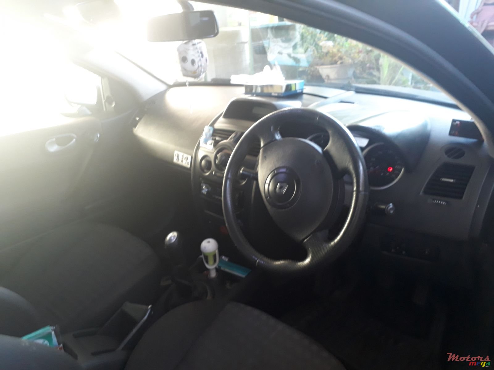 2008' Renault Megane photo #2