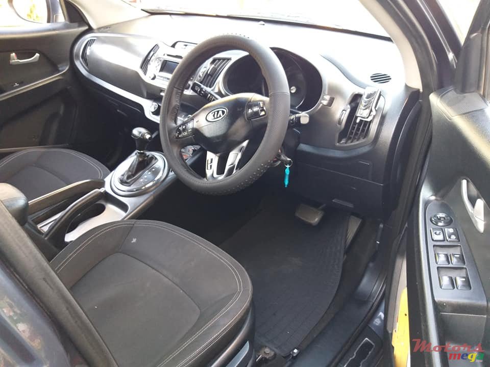 2011' Kia Sportage 2.0 AUTOMATIC photo #5