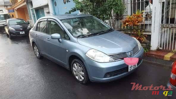 2005' Nissan Tiida photo #1