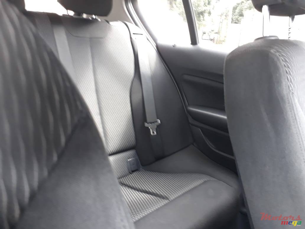 2012' BMW 116 photo #5