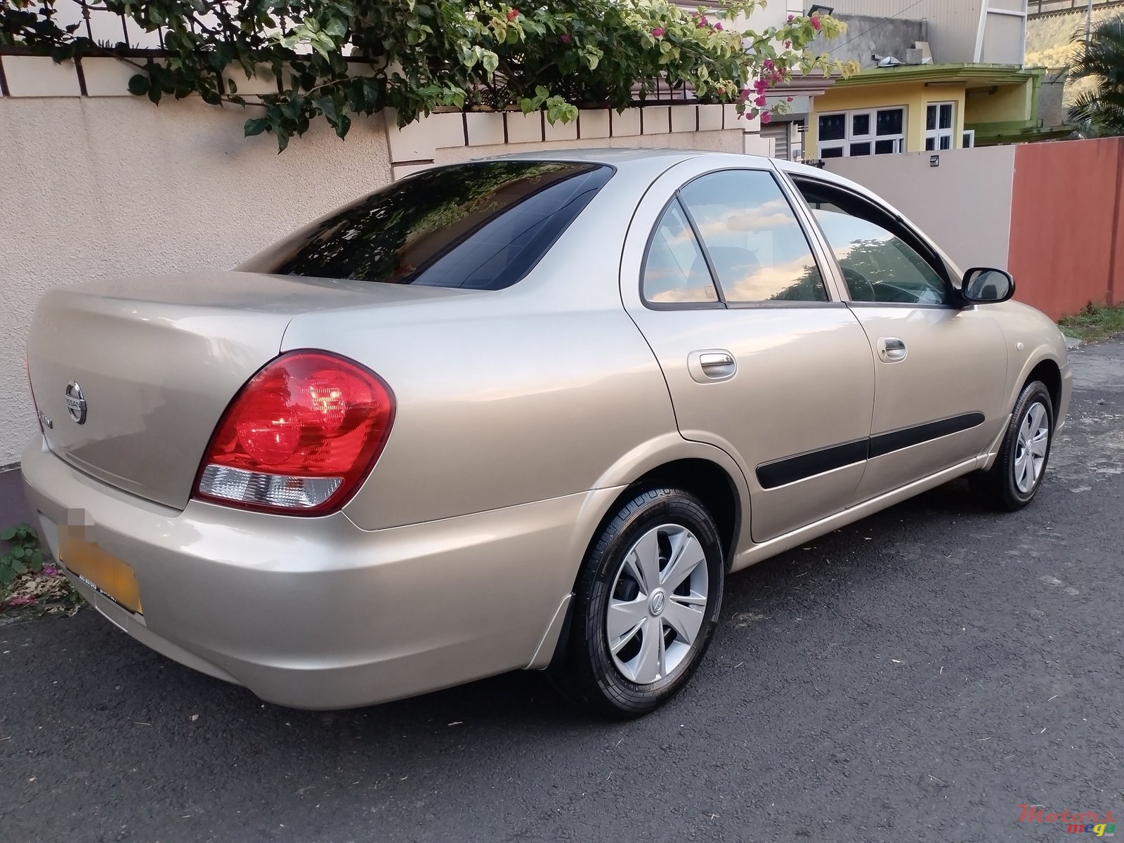 2011' Nissan Sunny photo #3