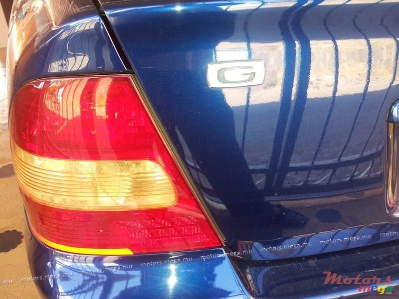 2000' Toyota photo #2