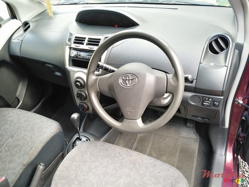 2011' Toyota Vitz photo #4