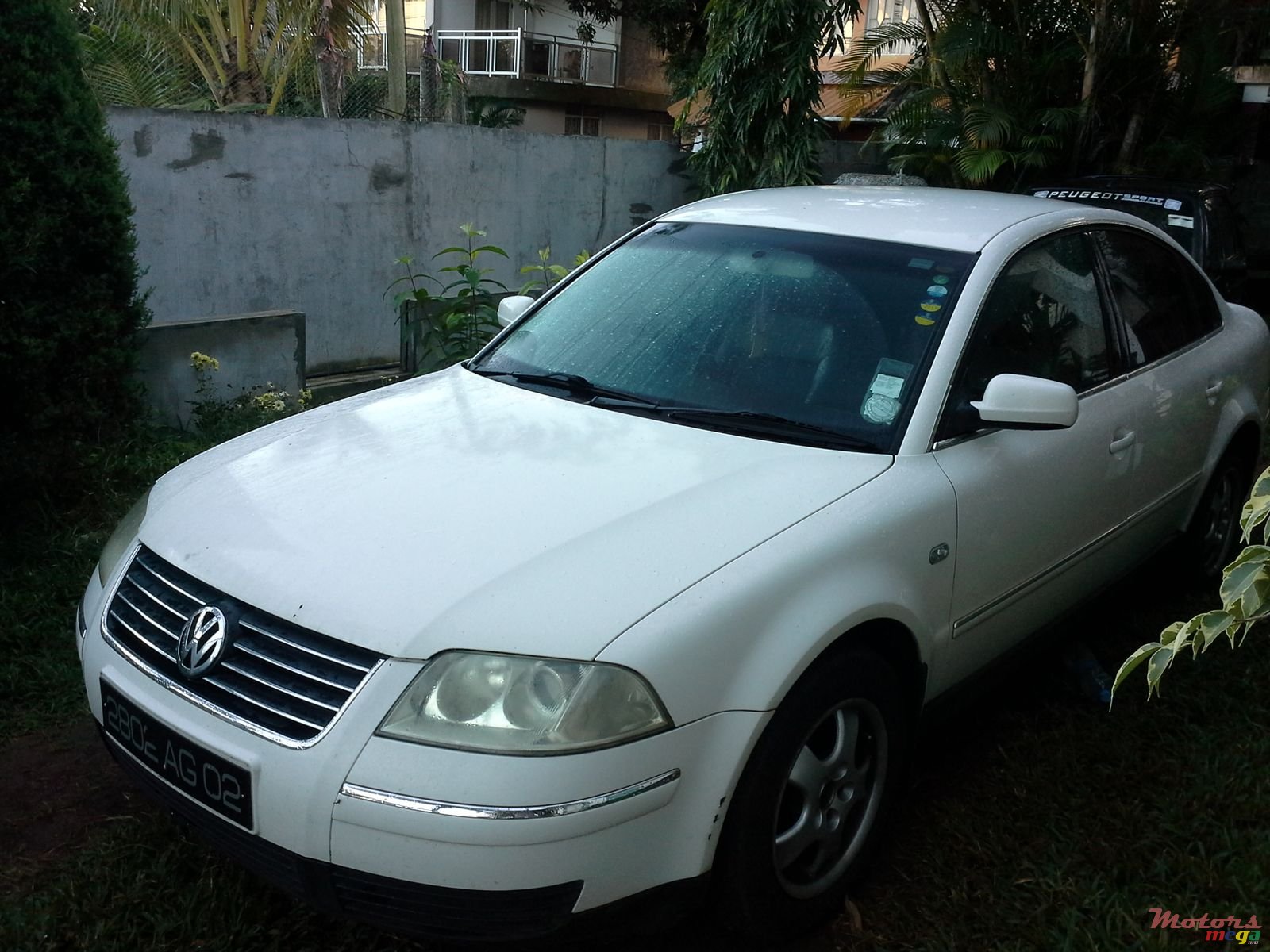 2002' Volkswagen Passat photo #1