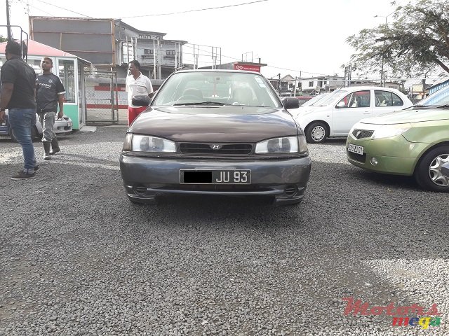 1993' Hyundai Elantra photo #1