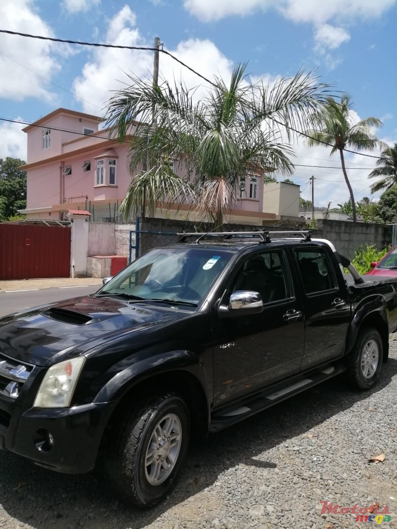 2012' Isuzu KB Series 300 photo #2