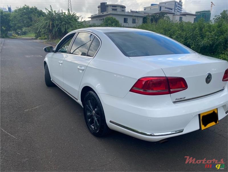 2012' Volkswagen Passat photo #2