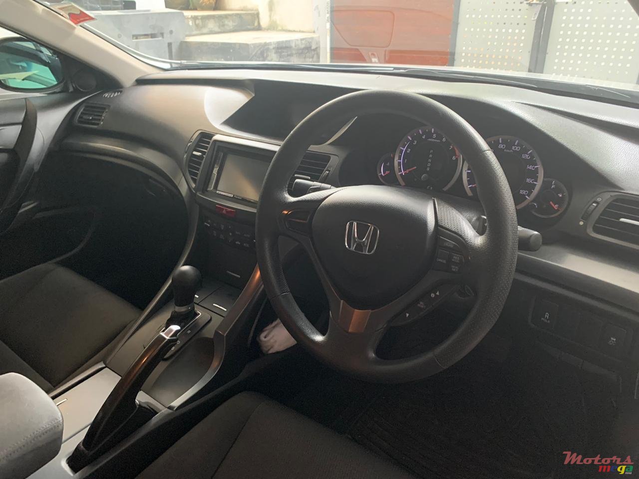 2011' Honda Accord Everything original photo #7