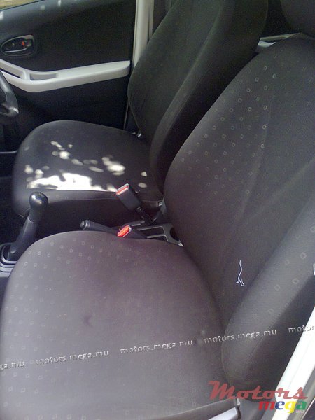 2008' Toyota Yaris Yaris photo #5