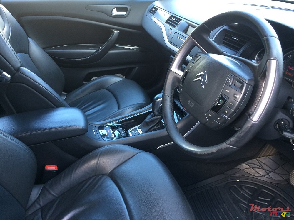 2011' Citroen C5 Exclusive photo #3