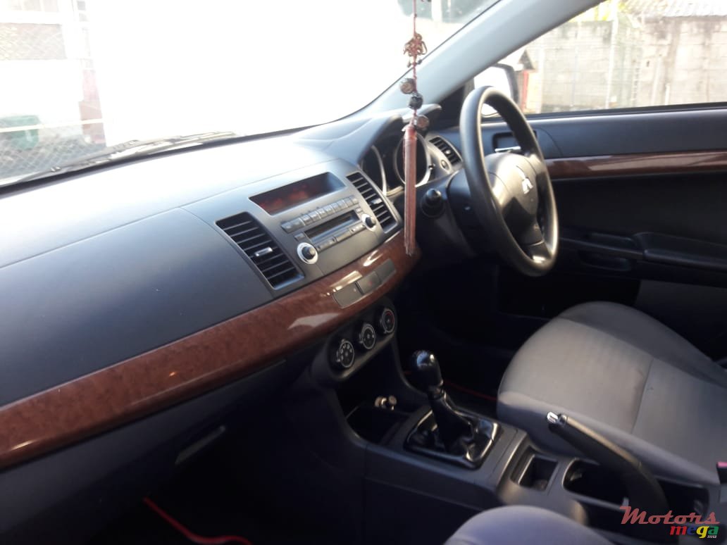 2013' Mitsubishi Lancer Evolution photo #7