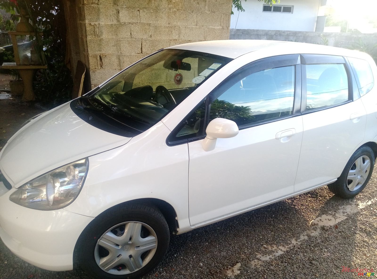 2004' Honda Fit photo #1