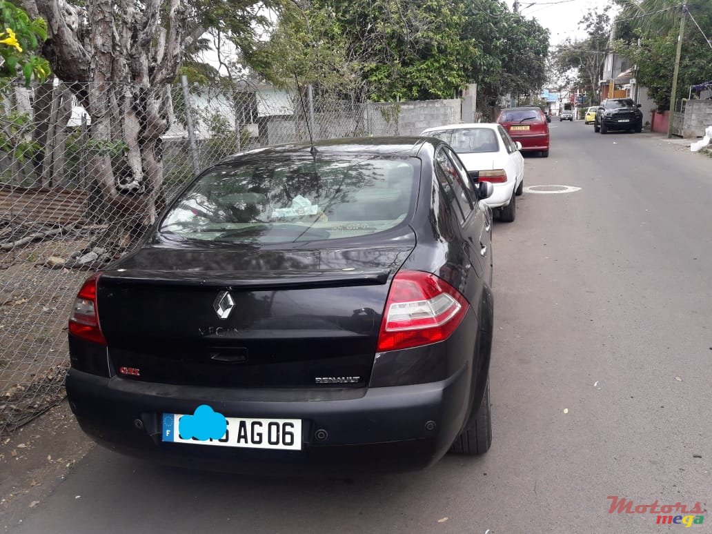 2006' Renault Megane 2 photo #2