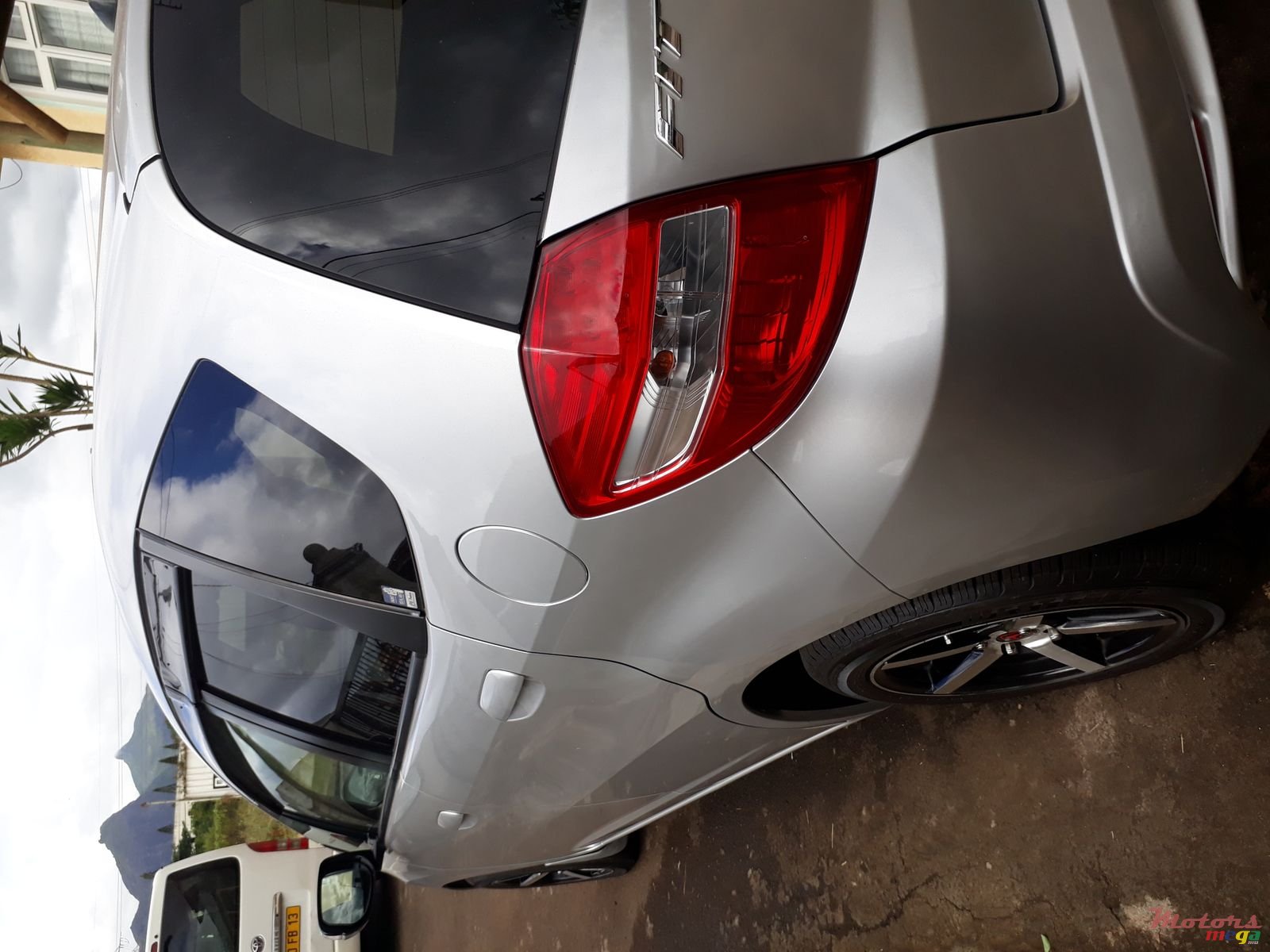 2011' Honda Fit Alloy wheel photo #4