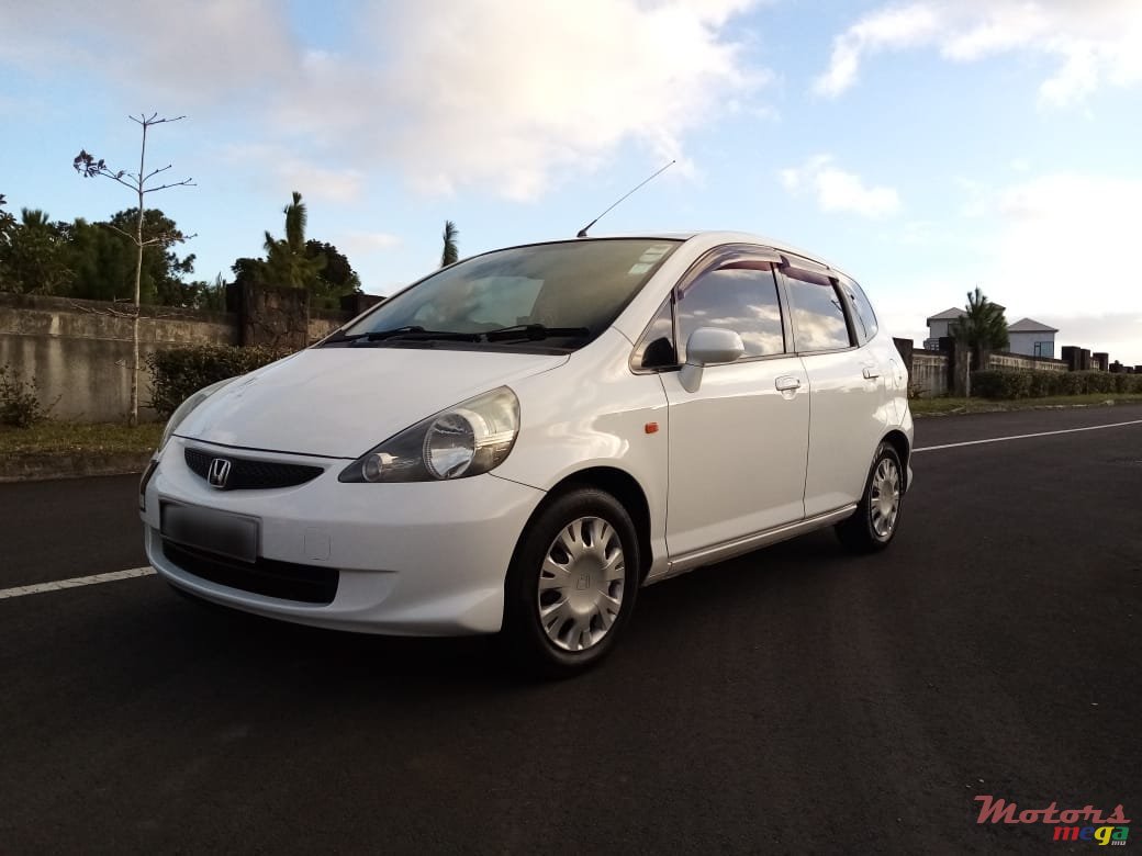 2005' Honda Jazz photo #1