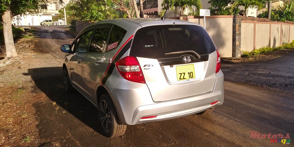 2010' Honda Fit 1.3 photo #3