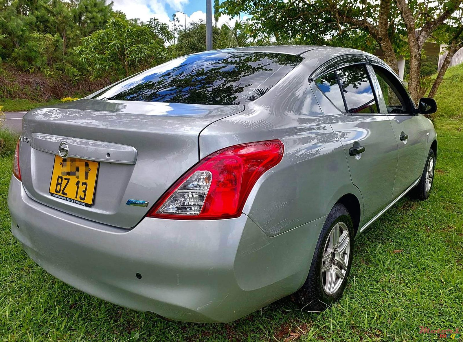 2013' Nissan Almera photo #5