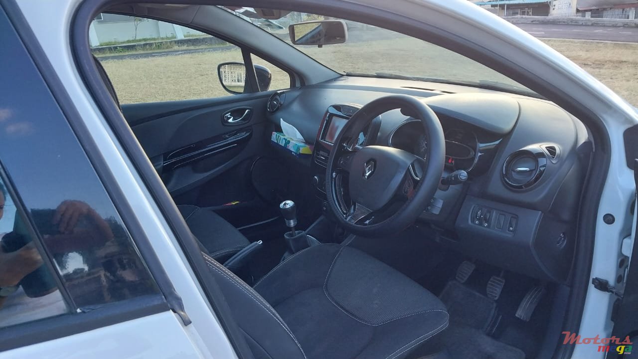 2015' Renault Clio photo #6