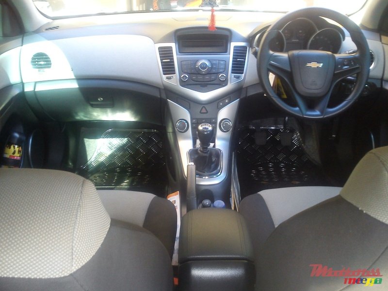 2011' Chevrolet Cruze Ls photo #5