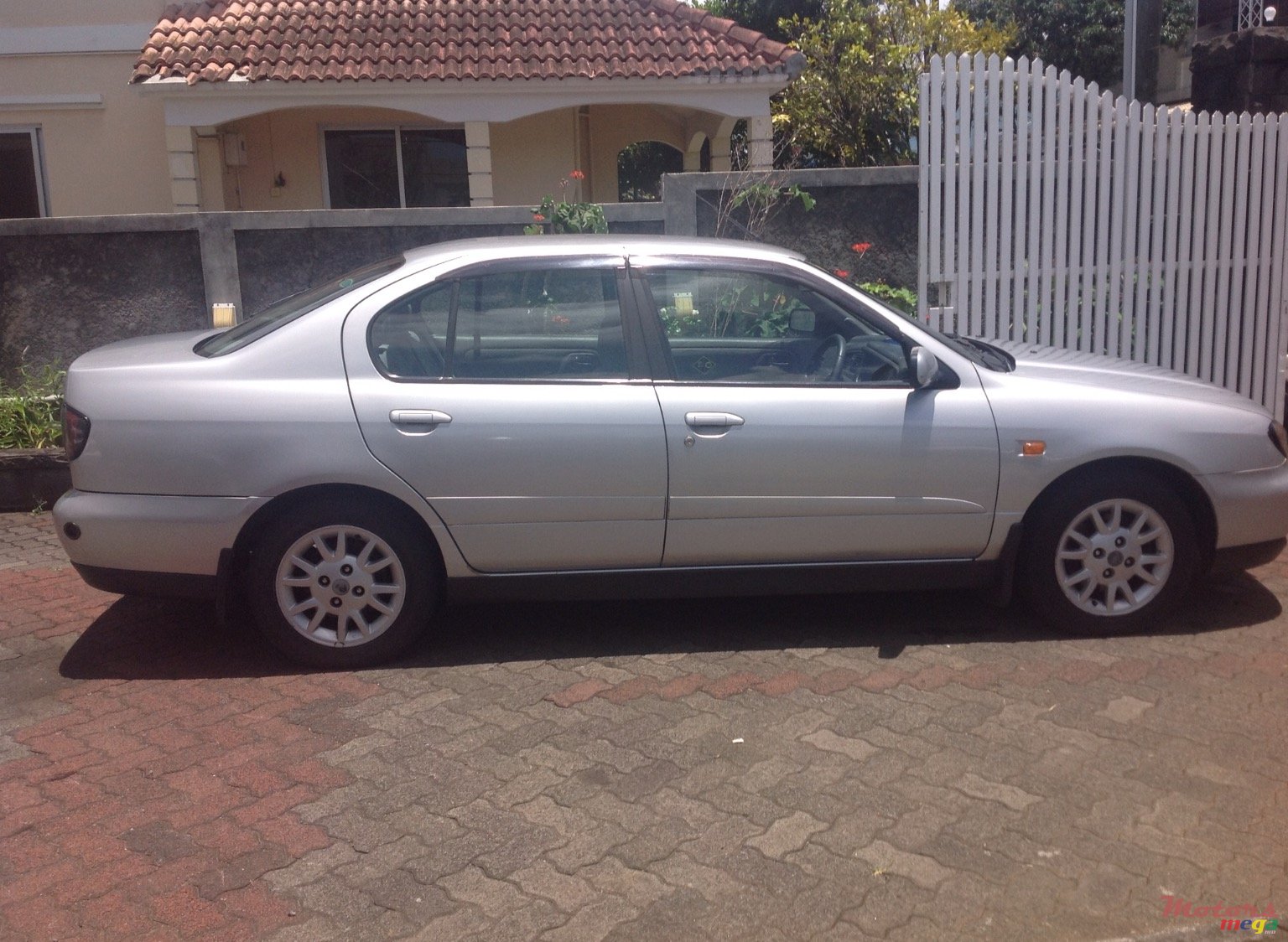 2001' Nissan Primera photo #1