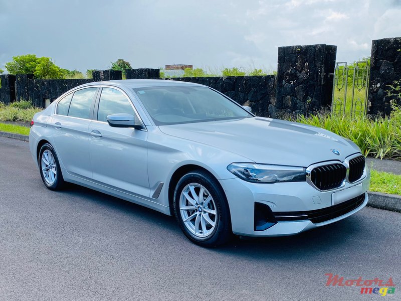 2022' BMW 530 photo #1