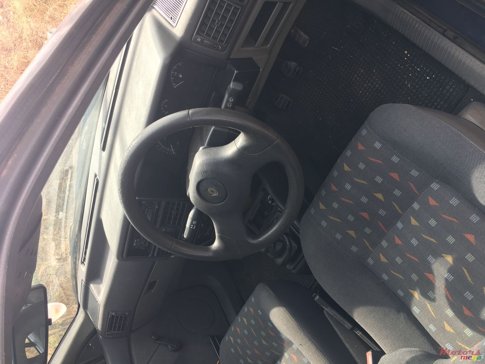 1993' Renault 19 photo #2