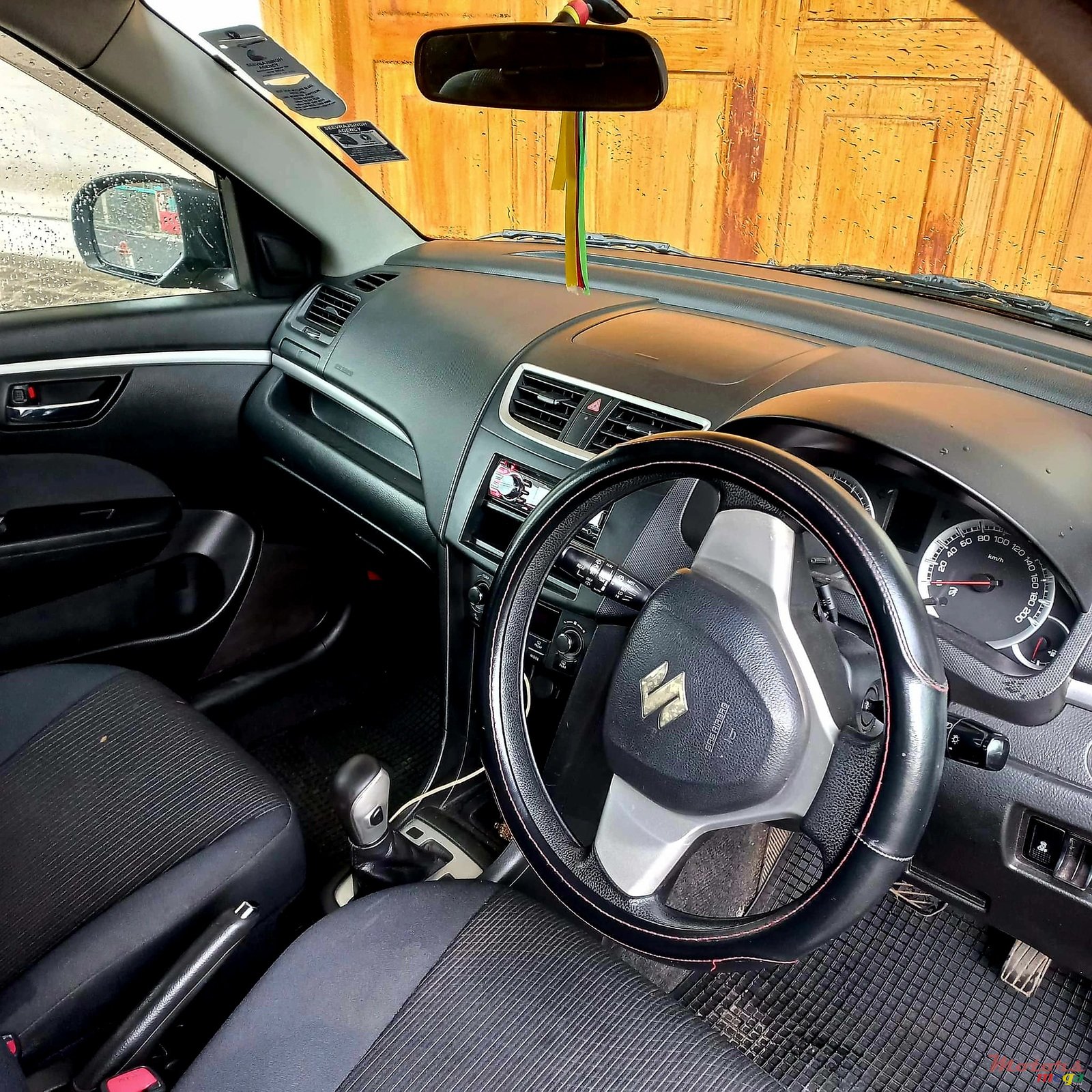 2013' Suzuki Swift photo #1