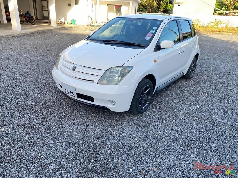 2005' Toyota IST Auto 1.3L photo #2